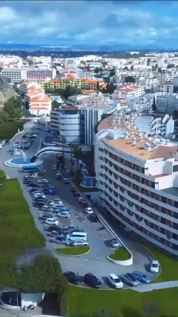 Parque coberto com painéis solares